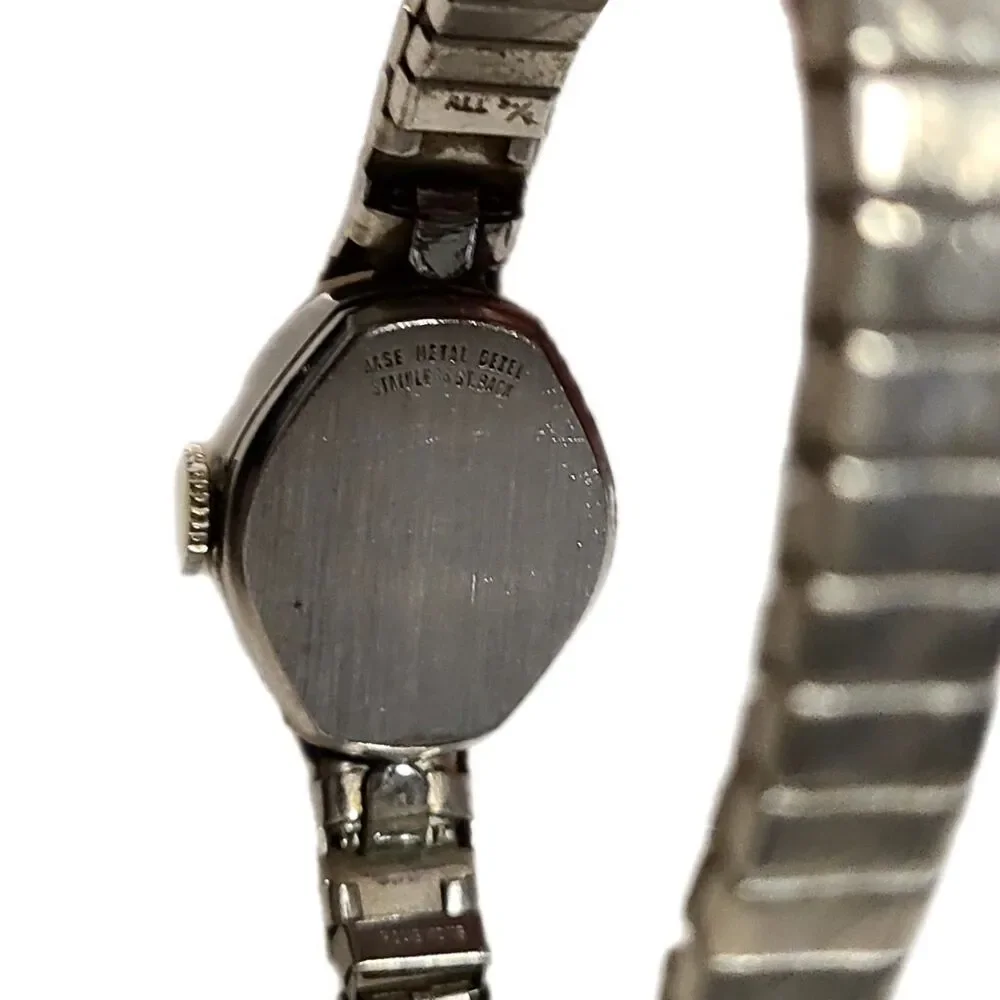 Gruen Vintage 1970s Precision 17 Jeweled Stainless Steel Dainty Bracelet Watch